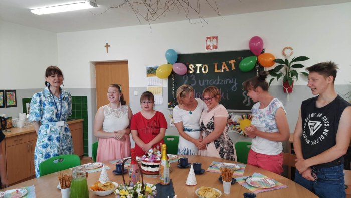 Odśpiewanie STO LAT dla Solenizantki. 