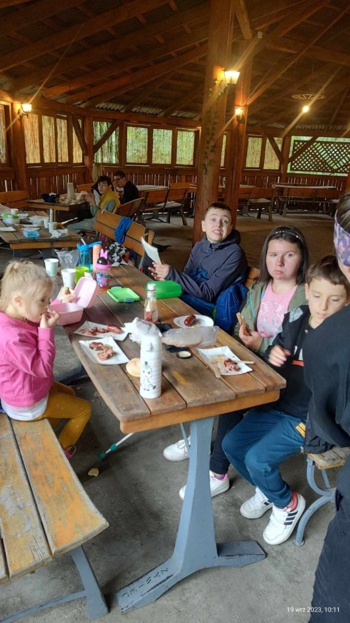 Grillowanie klas młodszych i grupy rewalidacyjnej.