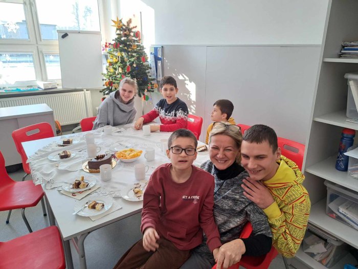 Przyjęcie urodzinowe w  klasie.