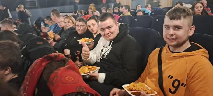 Czekamy na film.