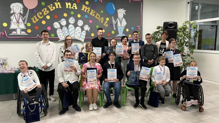 Nagrodzeni uczestnicy quizu. 