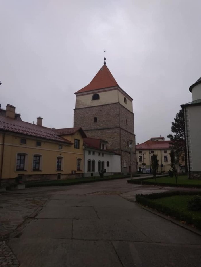 Dzwonnica przy rynku w Żywcu.