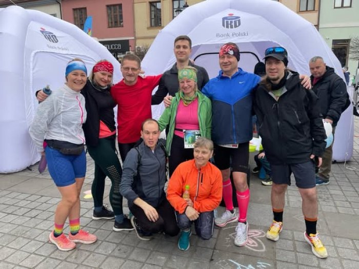 Pani dyrektor, Pani dyrektor i uczeń Stasiu po przebiegnięciu półmaratonu.