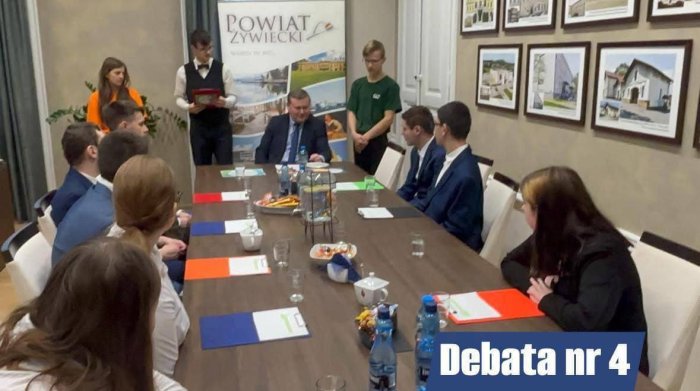 Spotkanie ambasadorów Złotych Szkół ze Starostą żywieckim Adrianem Midorem.