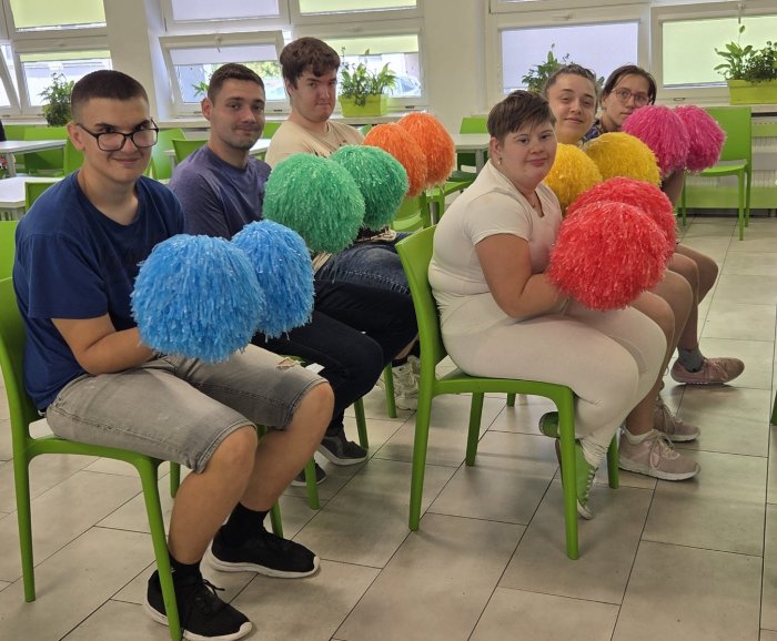 Uczniowie kibicują naszym ambasadorom Złotych Szkół NBP.