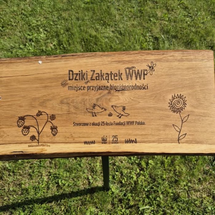 Pamiątkowa tablica ofiarowana przez Fundację WWF Polska. 