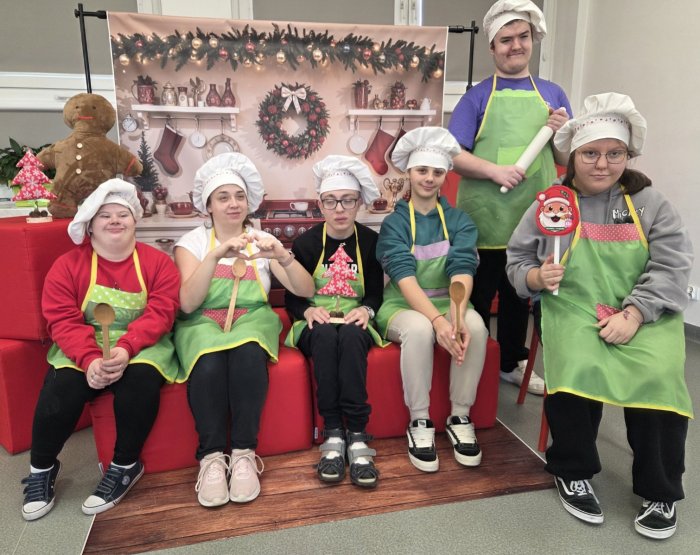 Uczestnicy warsztatów piernikowych.