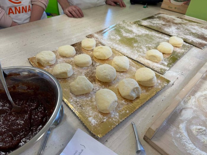 Pączki wykonane przez uczniów.