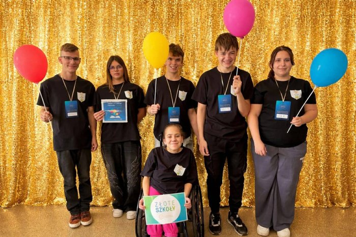 Drużyna ambasadorów Złotych Szkół NBP. 