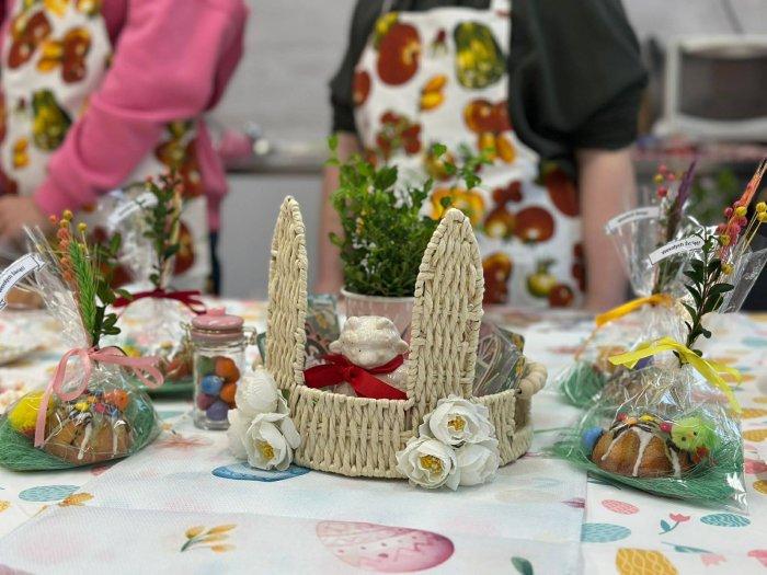 Dekoracje wielkanocne klas młodszych.