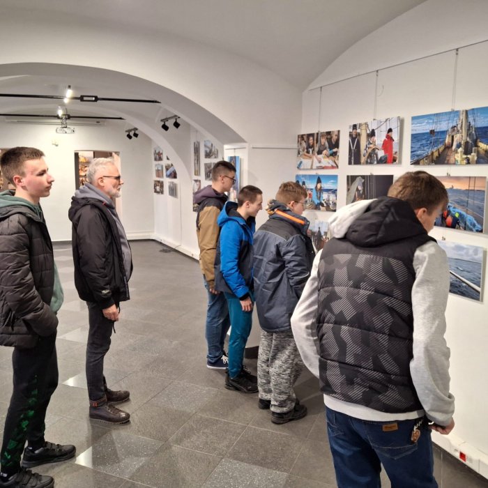 Uczniowie naszej szkoły na wystawie żeglarskiej  w Bibliotece Publicznej w Żywcu.