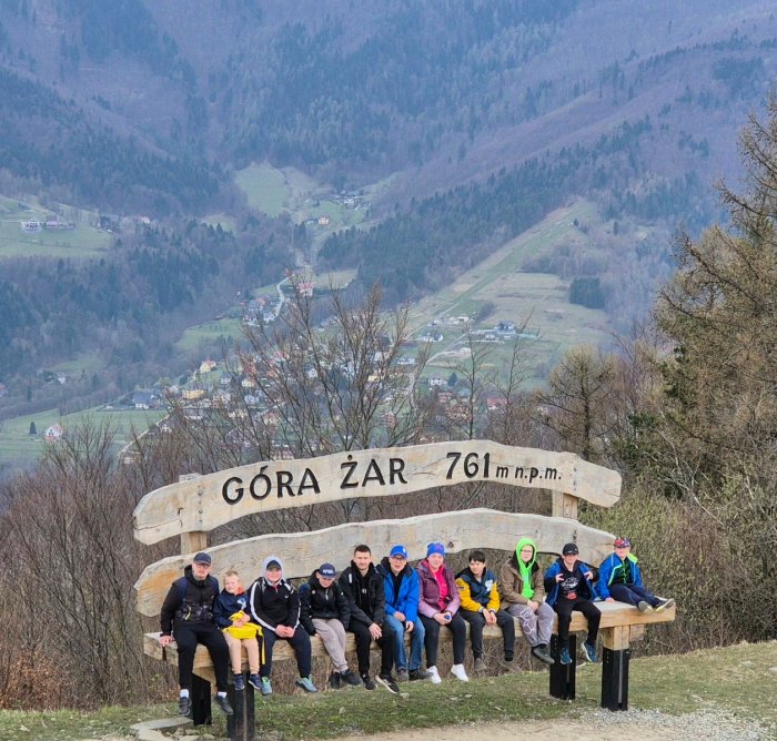 Uczestnicy obozu sportowego na górze Żar.