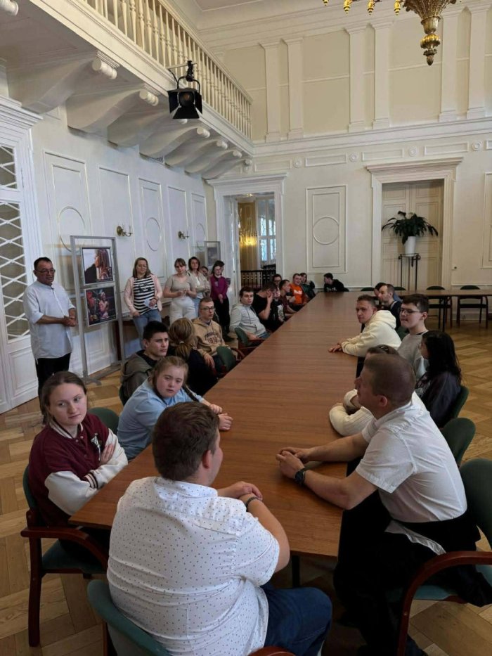 Wycieczka po kompleksie zamkowym w Koszęcinie.