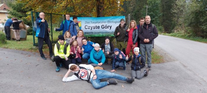 grupowe zdjęcie uczestników zlotu ekologicznego