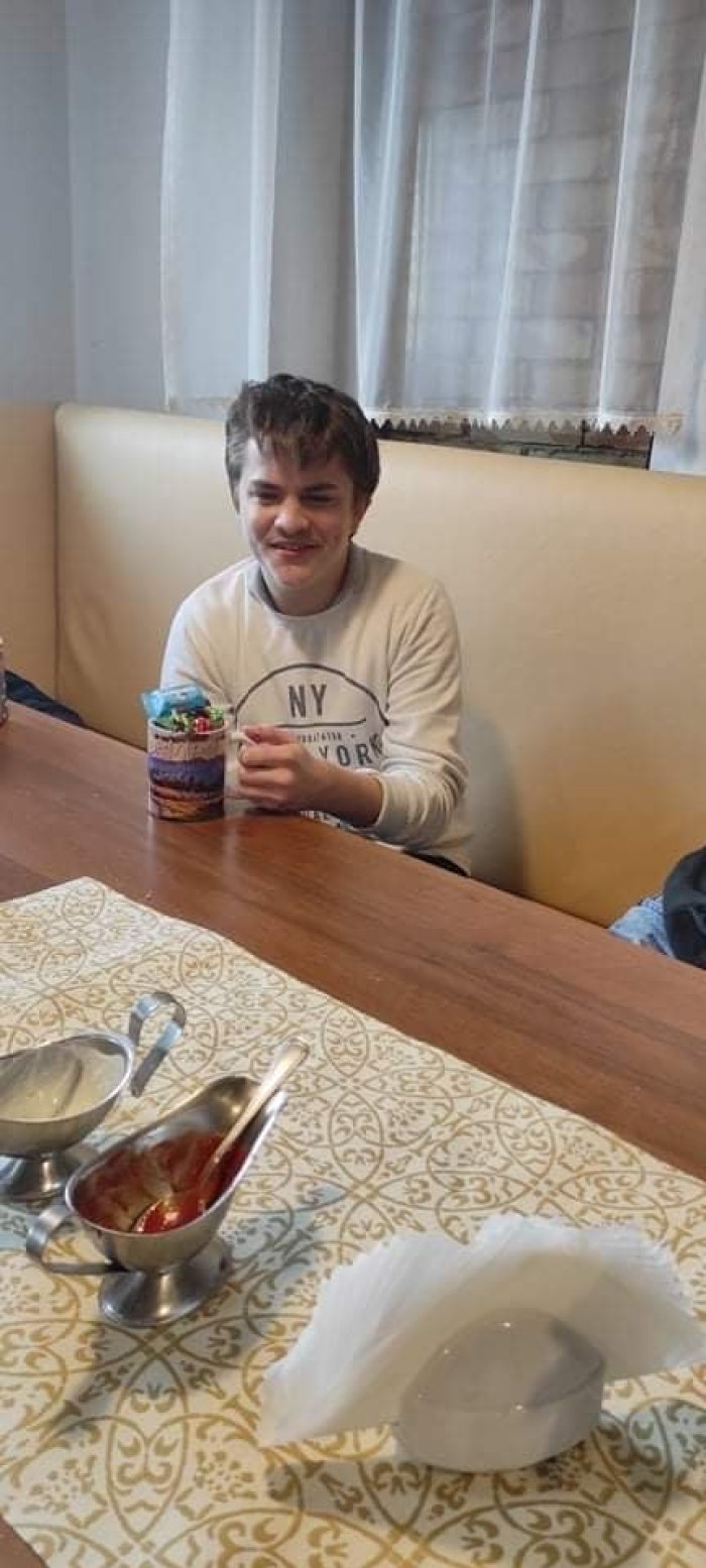 Damian obchodzi swoje 19 urodziny. 