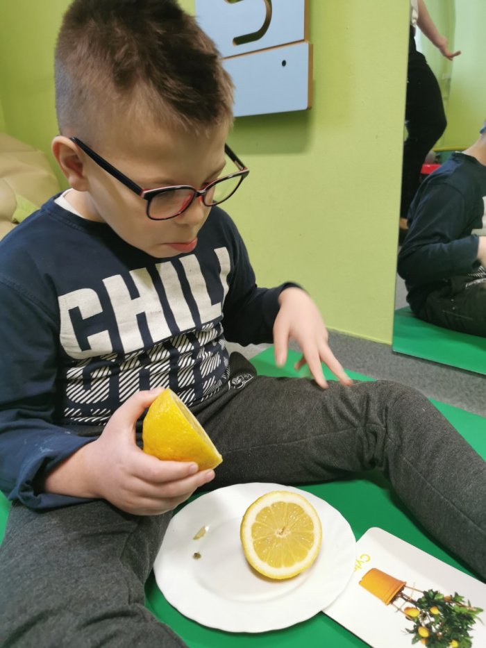 Reakcja ucznia na zapach cytrynowy