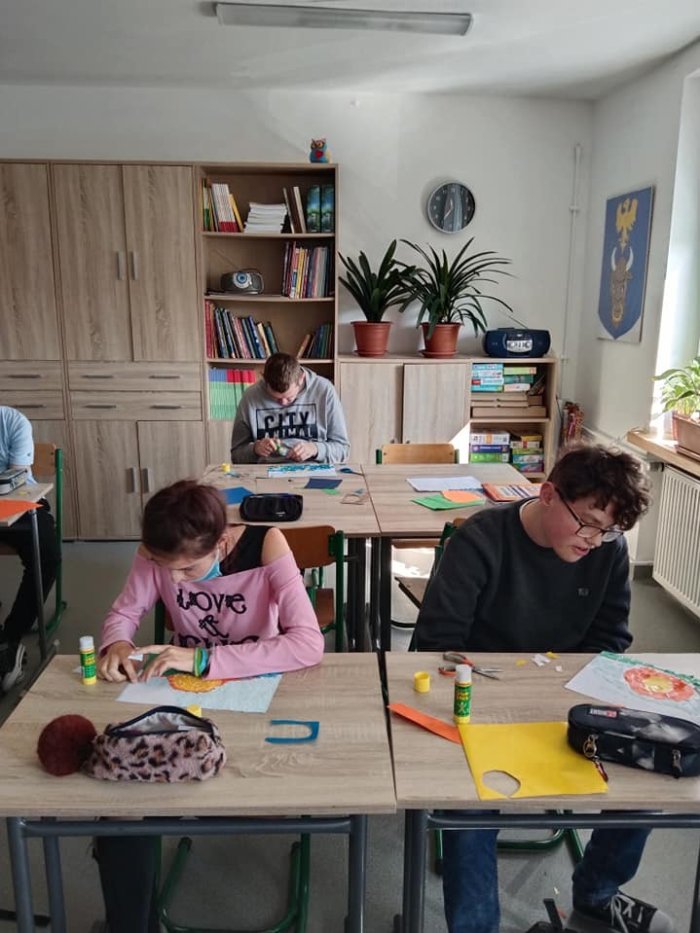 Uczniowie podczas pracy. 