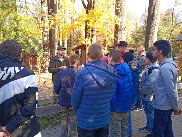Pogawędka Przedstawiciela mini zoo z uczniami ośrodka 
