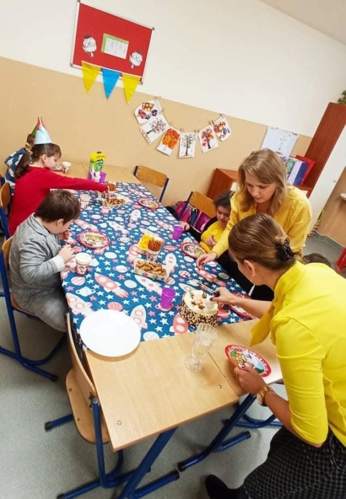 Wspólne świętowanie urodzin. 