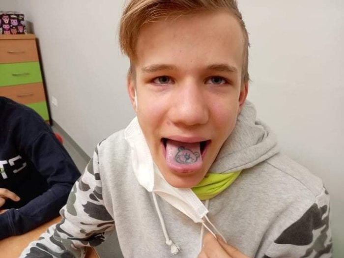 Uczeń podczas ćwiczeń. 