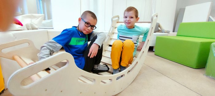wychowankowi z internatu testują bujak wielofunkcyjny