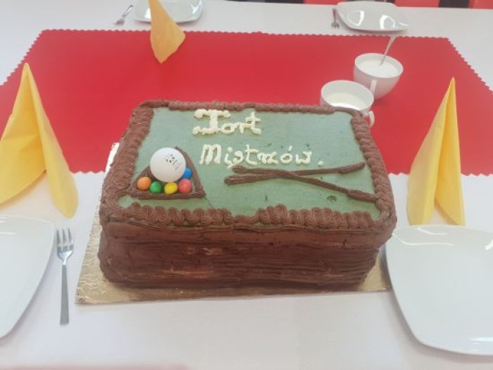 Tort Mistrzów wykonany z okazji zakończenia zajęć z tenisa stołowego.