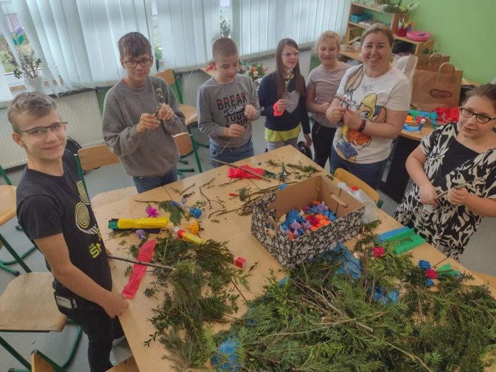 Uczniowie podczas pracy. 