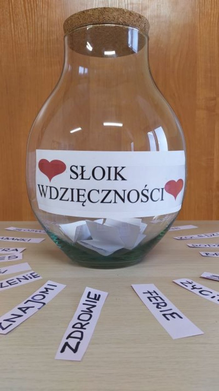 Słoik wdzięczności w internacie. .