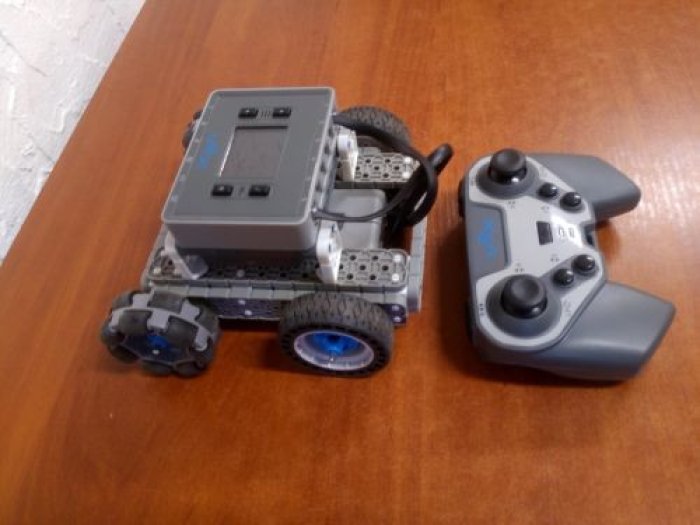 Zdalnie sterowane roboty.
