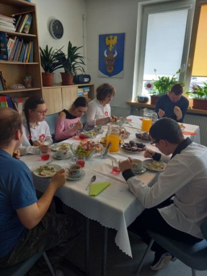 Przyjęcie urodzinowe w klasie.