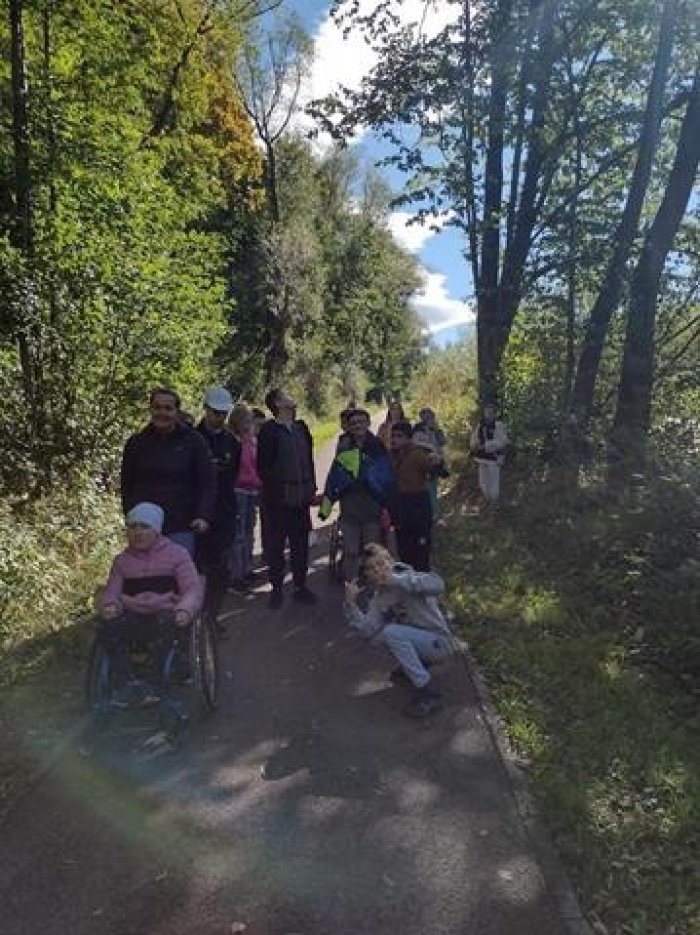 Spacer w poszukiwaniu zmian zachodzących w przyrodzie. 