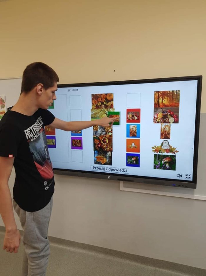 Ćwiczenia z wykorzystaniem tablicy multimedialnej. 