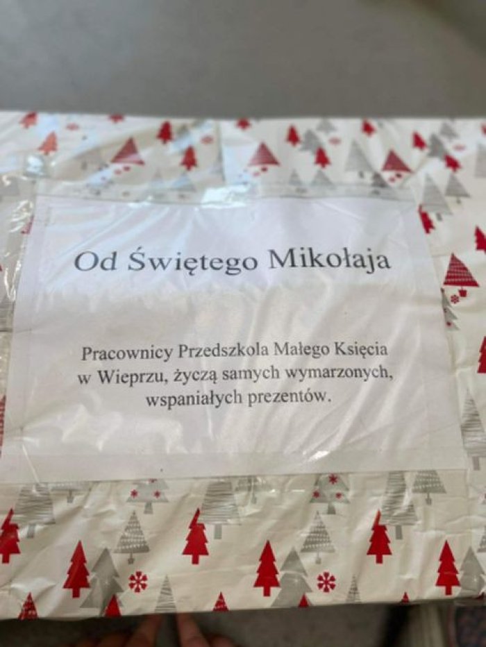 Pracownicy Przedszkola Małego Księcia w Wieprzu, życzą samych wymarzonych i wspaniałych prezentów.