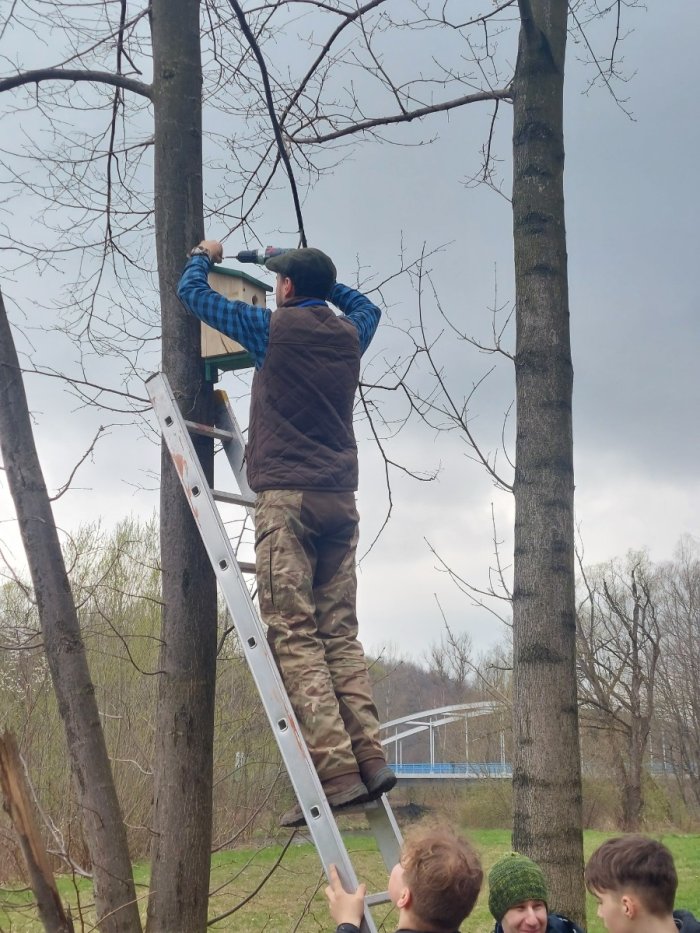 Montaż budki lęgowej. 