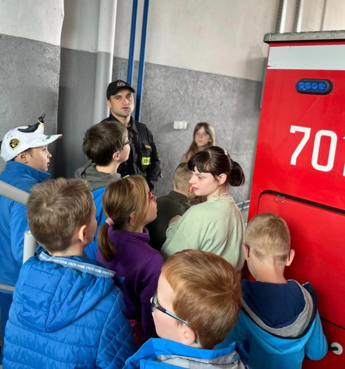 Poznajemy kulisy pracy strażaka. 
